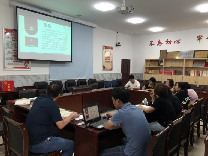 弘扬伟大精神传承红色基因经管学院总支副书记副院长陈乐群上党课