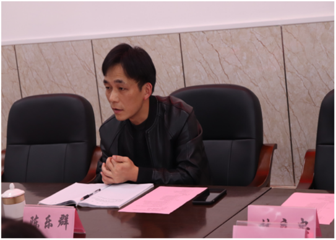 陈乐群副院长简要介绍了召开此次座谈会的目的,并就经管学院会计类