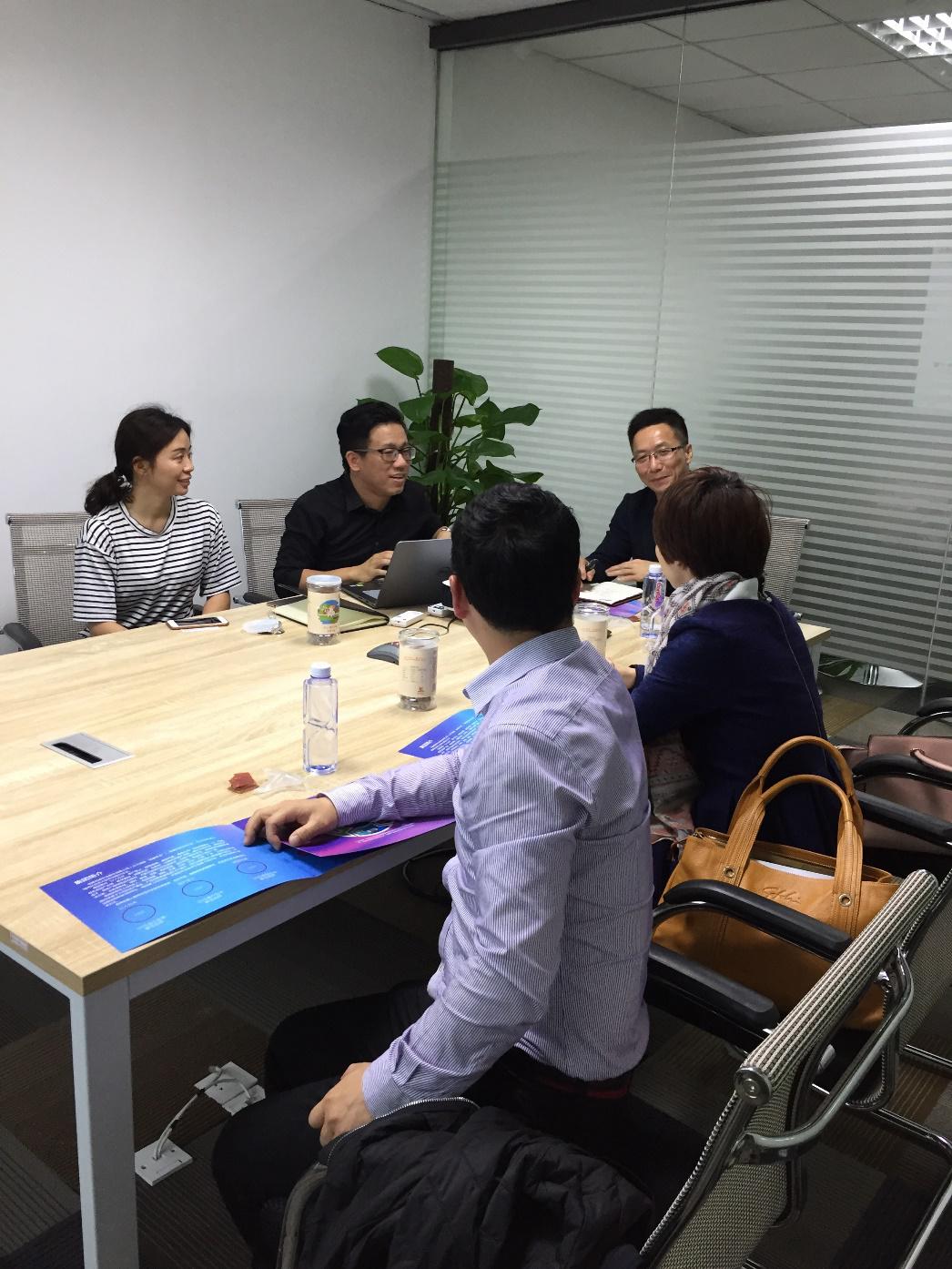 与佑康集团董事长助理陈京晶和人事经理邱桂林座谈