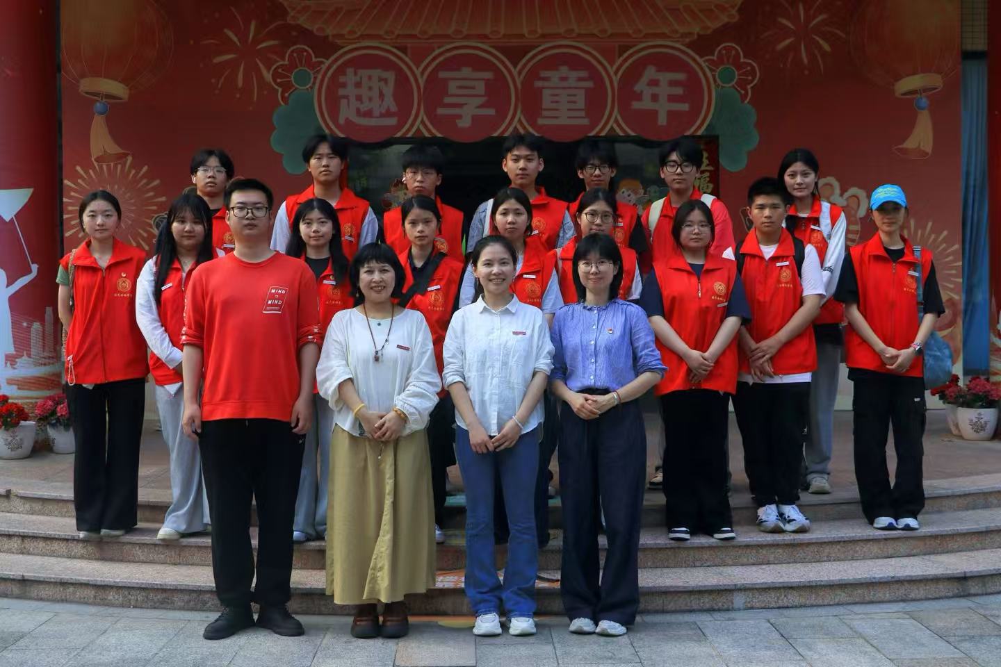 志愿服务｜园小艺志愿服务队赴福州市儿童福利院开展压花书签公益活动