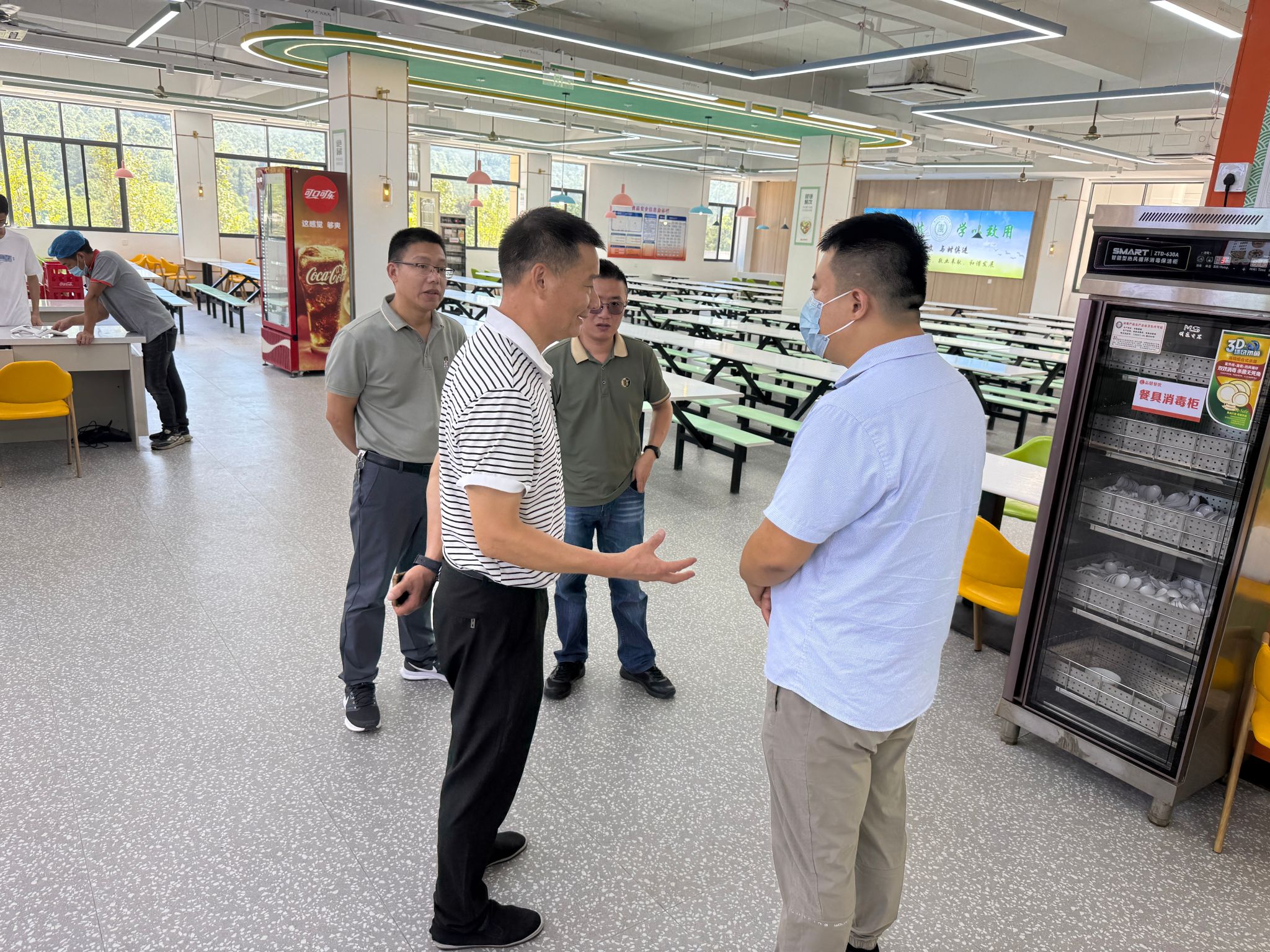 强化监督护“舌尖”  ——我校纪委开展开学食堂专项走访...